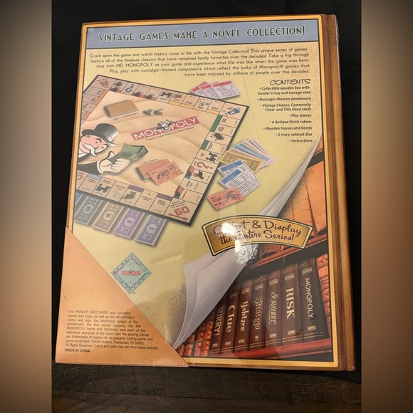 Hasbro Monopoly Vintage Game - Brown and Green - Picture 3 of 4
